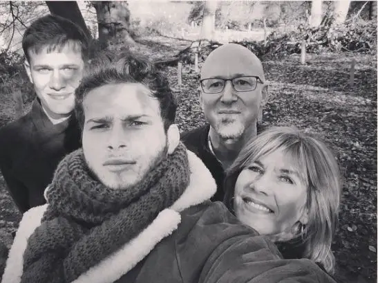 Oliver Stark Married, Wife, Girlfriend, Parents, Awards, Age, Bio